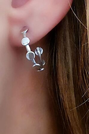 925 ayar gümüş pullu yarım halka küpe